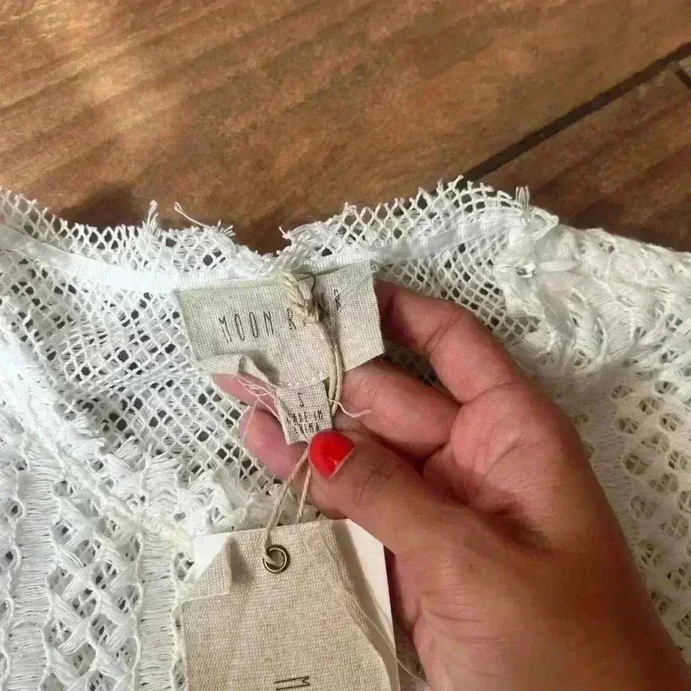 NWT MOON RIVER white lace boho bell sleeve top small - Picture 3 of 4